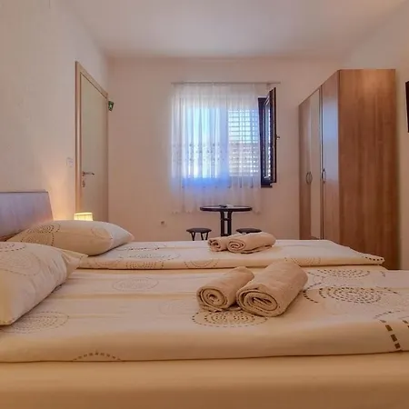 Konukevi Lucijana 3*