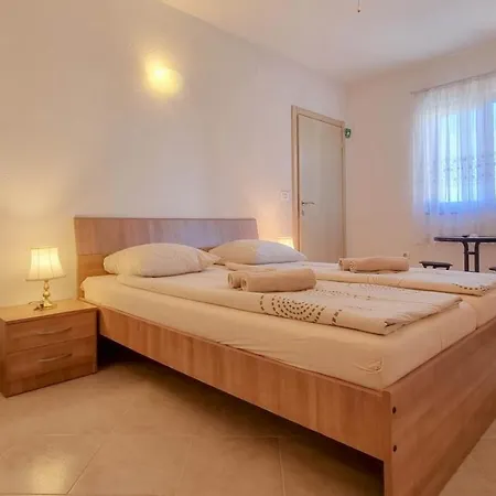 Guest house Lucijana 3*